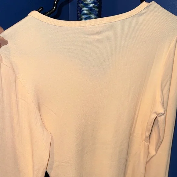 GUESS - NWT Peach Long-Sleeve Ribbed Top Size Large - Picture 12 of 14